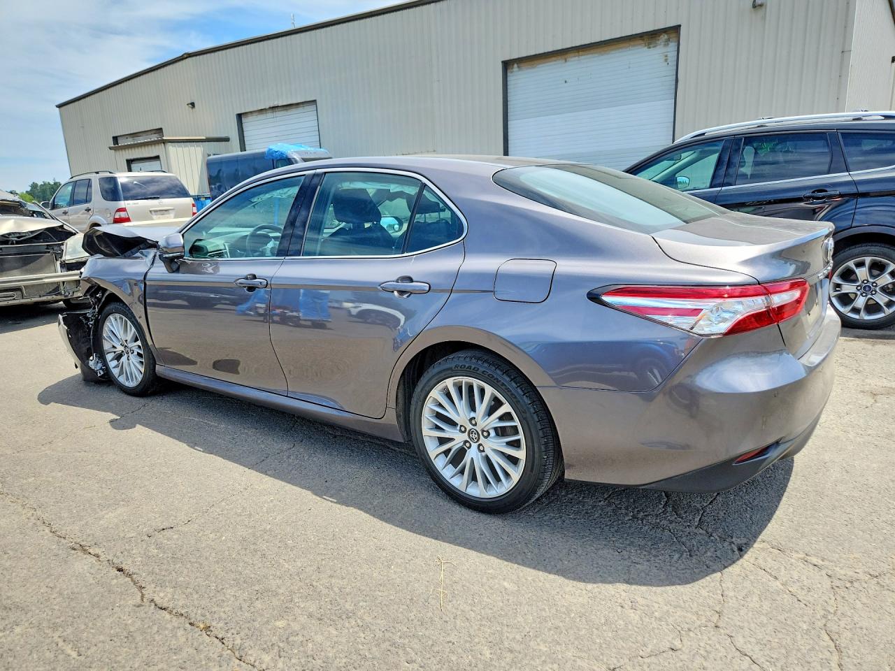 2018 TOYOTA CAMRY XLE — снимка 2