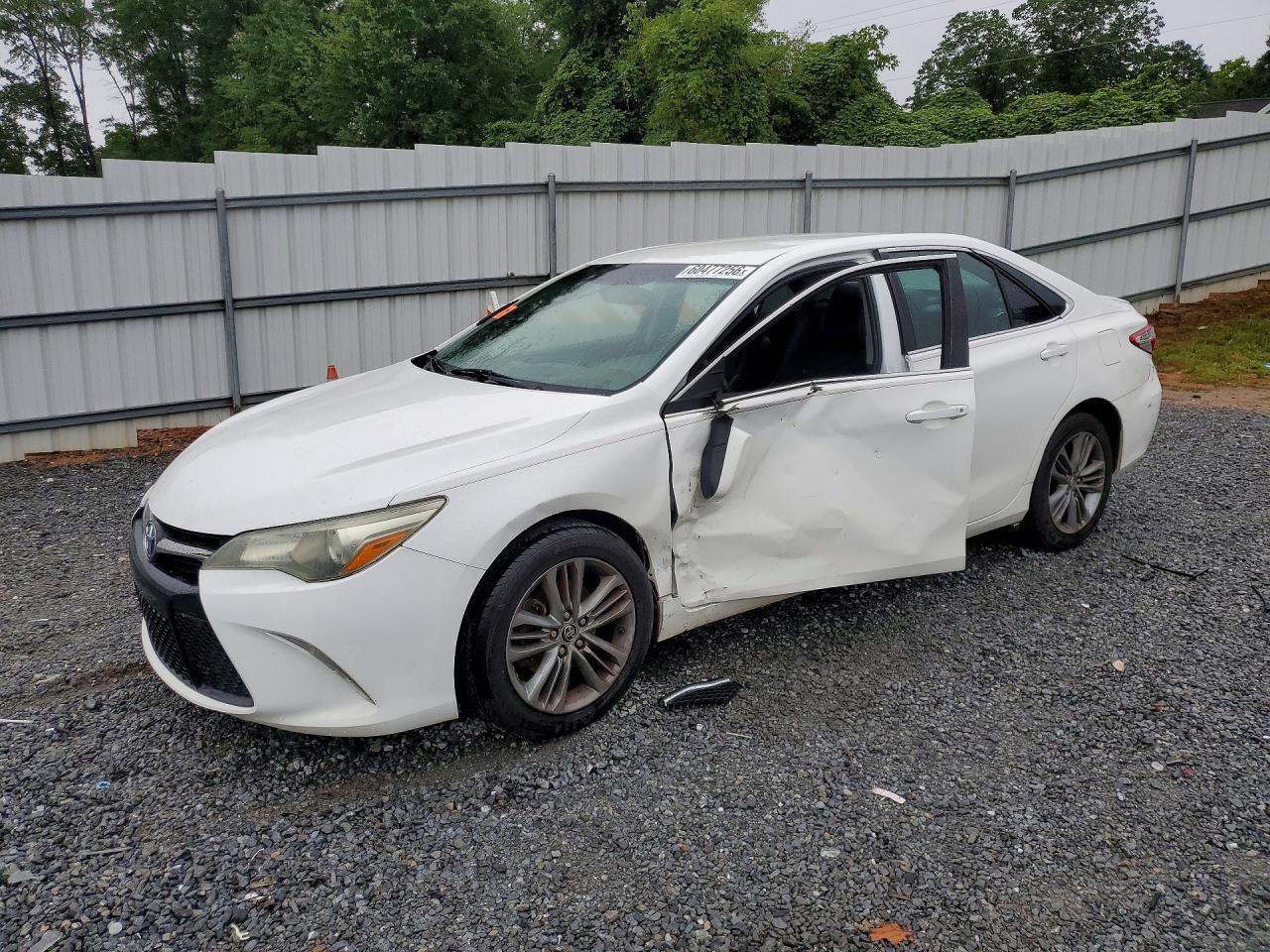 2015 TOYOTA CAMRY SE