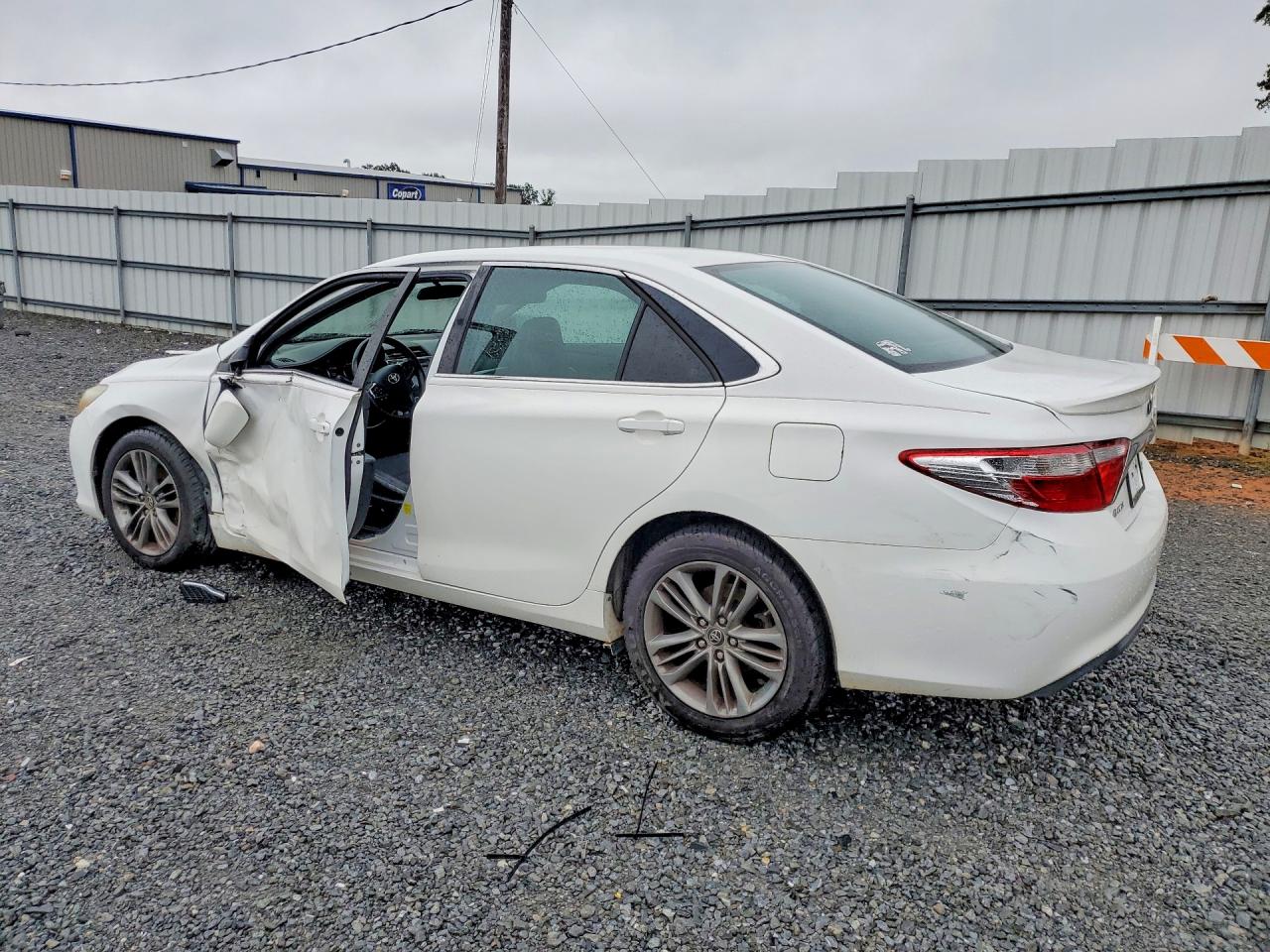 2015 TOYOTA CAMRY SE — снимка 2