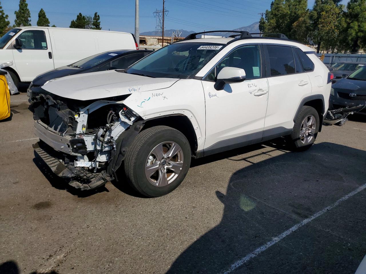 2023 TOYOTA RAV4 XLE