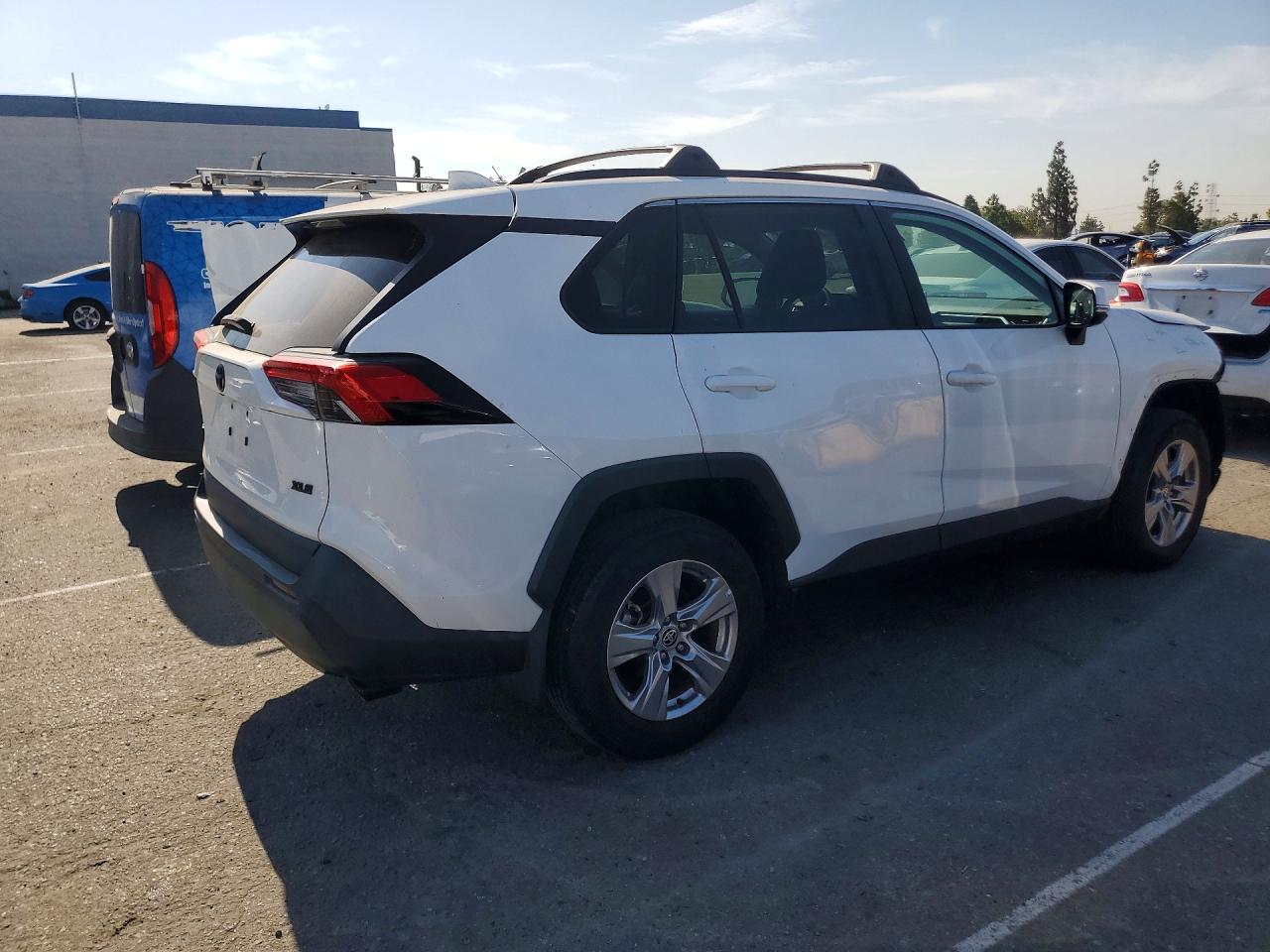 2023 TOYOTA RAV4 XLE — снимка 3