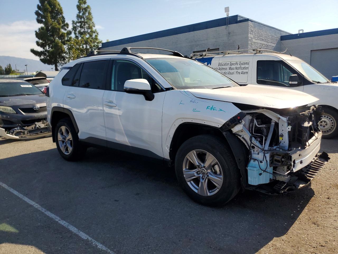 2023 TOYOTA RAV4 XLE — снимка 4