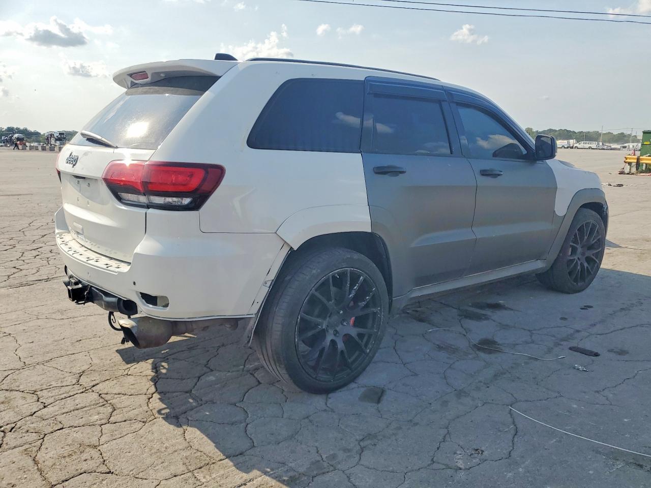 2015 JEEP GRAND CHEROKEE SRT-8 — снимка 3