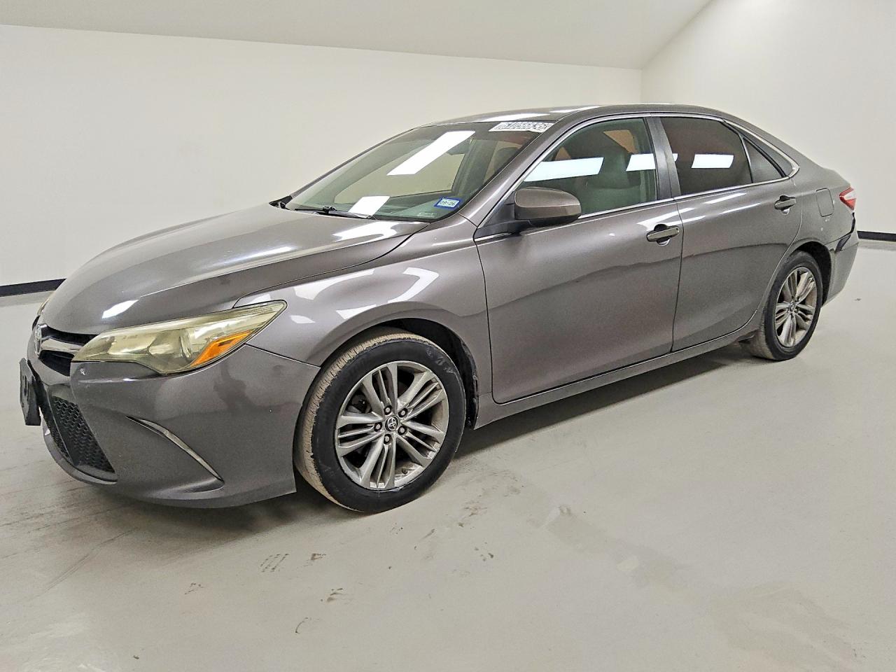 2015 TOYOTA CAMRY SE