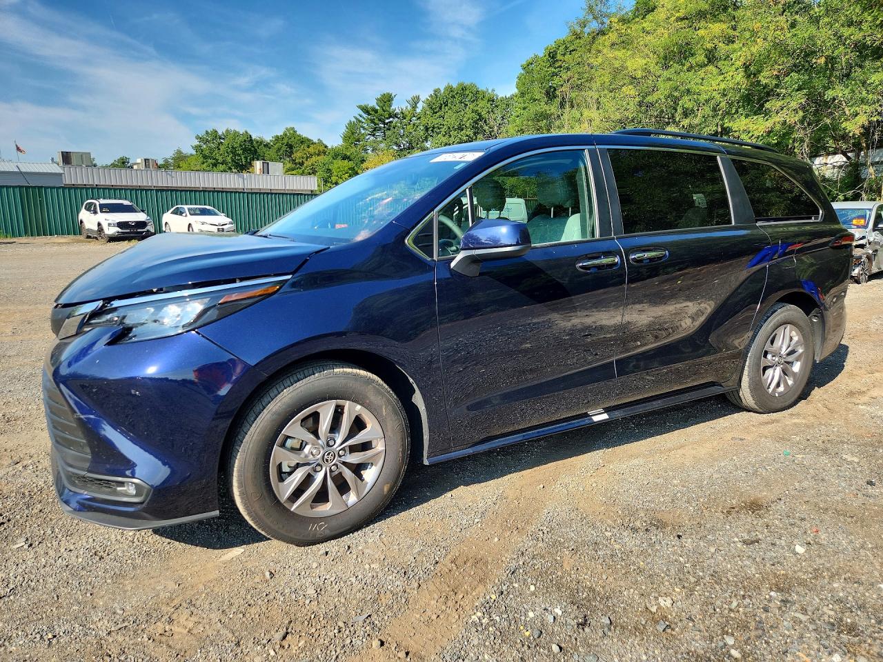 2026 TOYOTA SIENNA XLE 8-PASSENGER