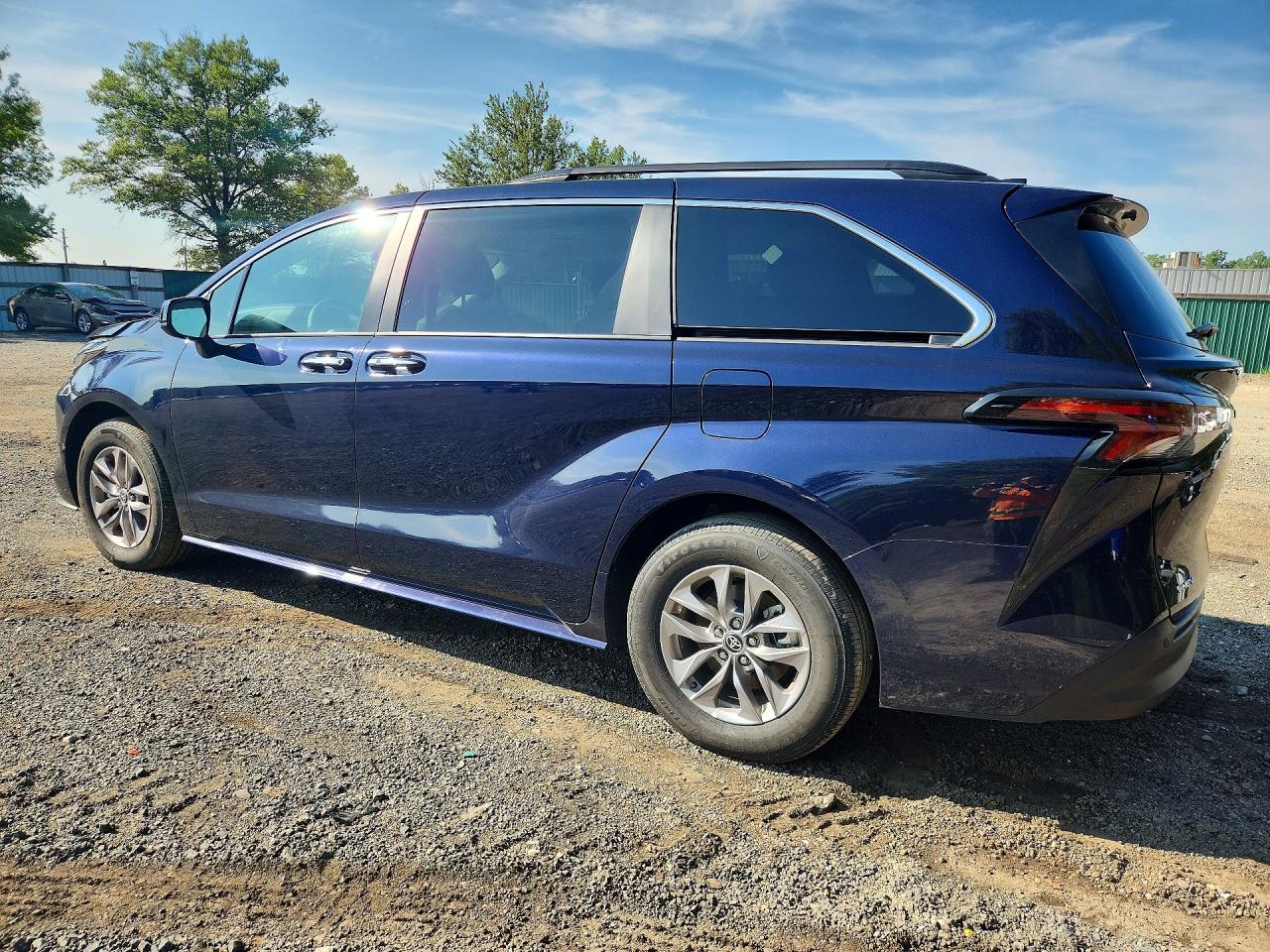 2026 TOYOTA SIENNA XLE 8-PASSENGER — снимка 2