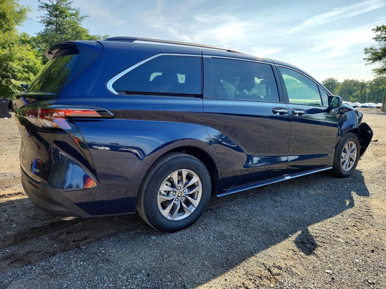 2026 TOYOTA SIENNA XLE 8-PASSENGER — снимка 3