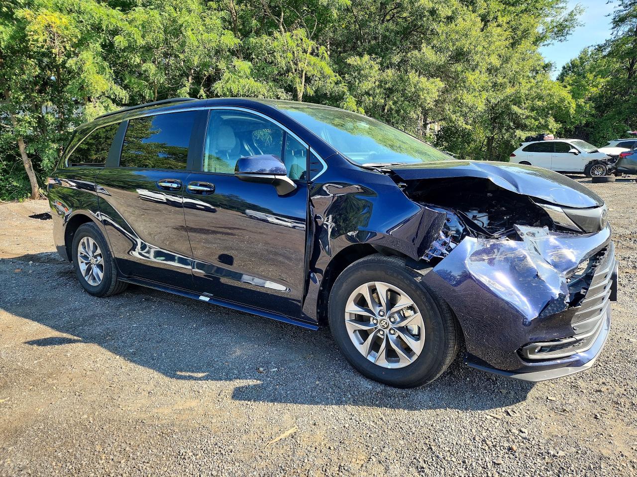 2026 TOYOTA SIENNA XLE 8-PASSENGER — снимка 4