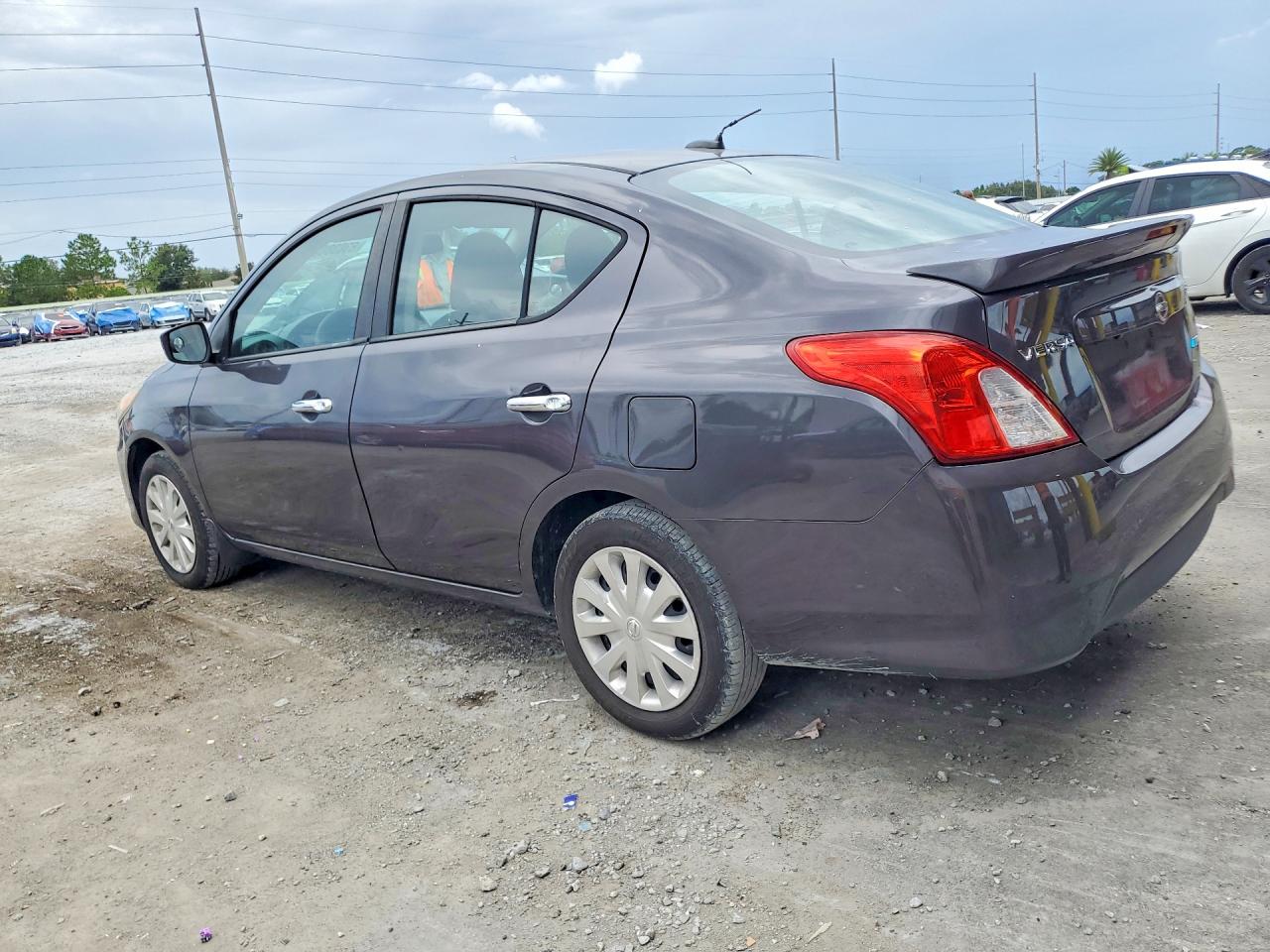 2015 NISSAN VERSA 1.6 SV — снимка 2