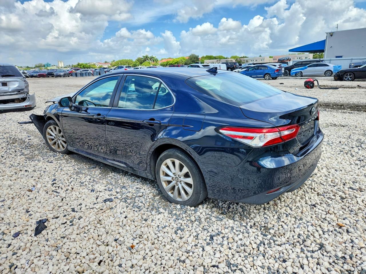 2020 TOYOTA CAMRY LE — снимка 2