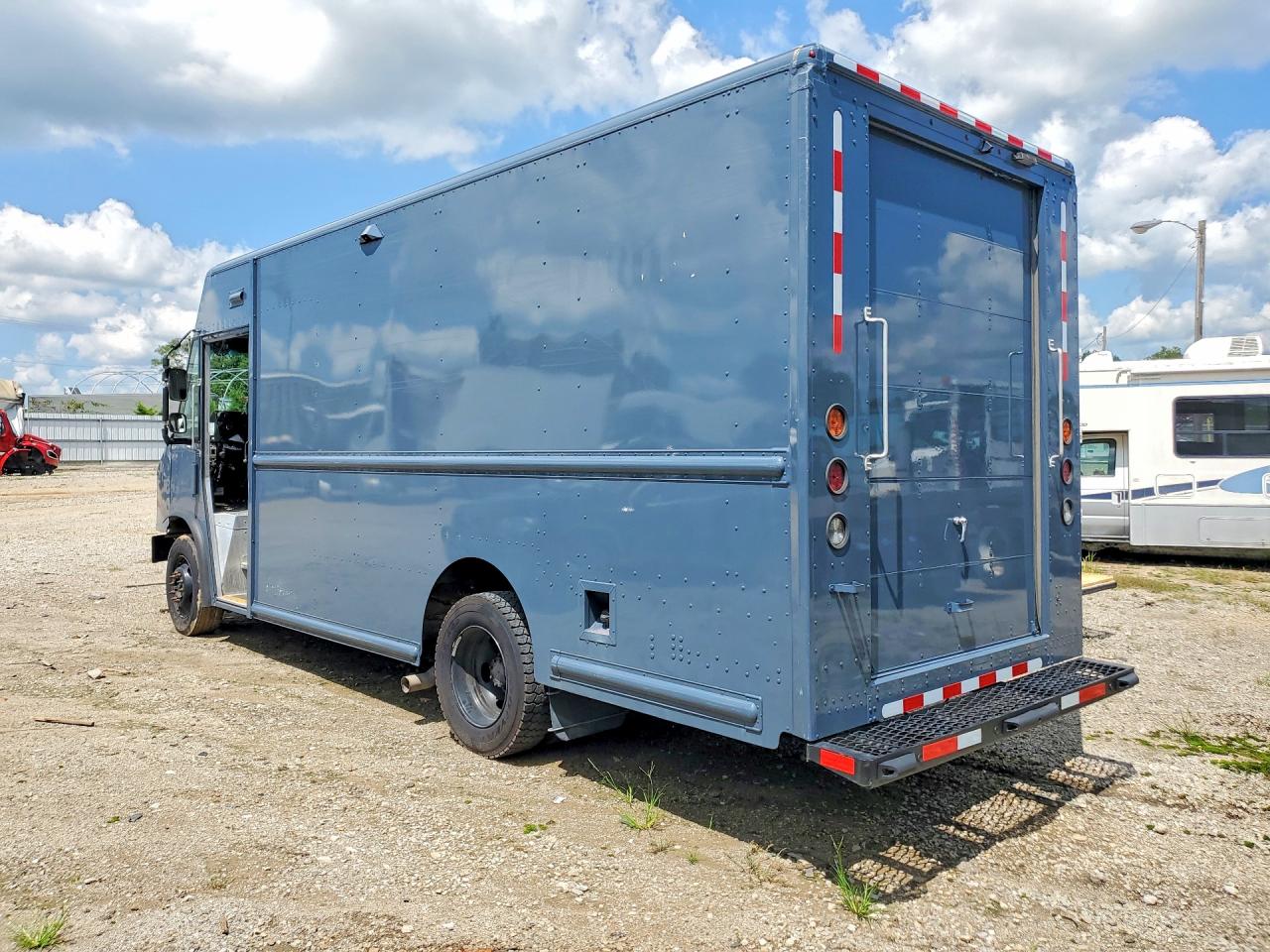 2021 FORD F59 — снимка 2