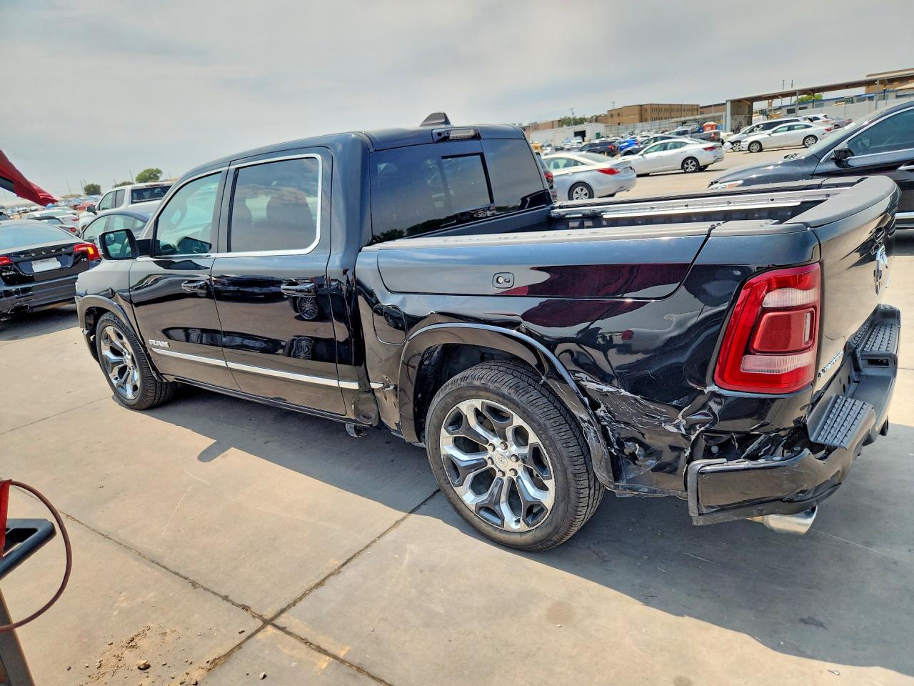 2023 RAM 1500 LIMITED — снимка 2