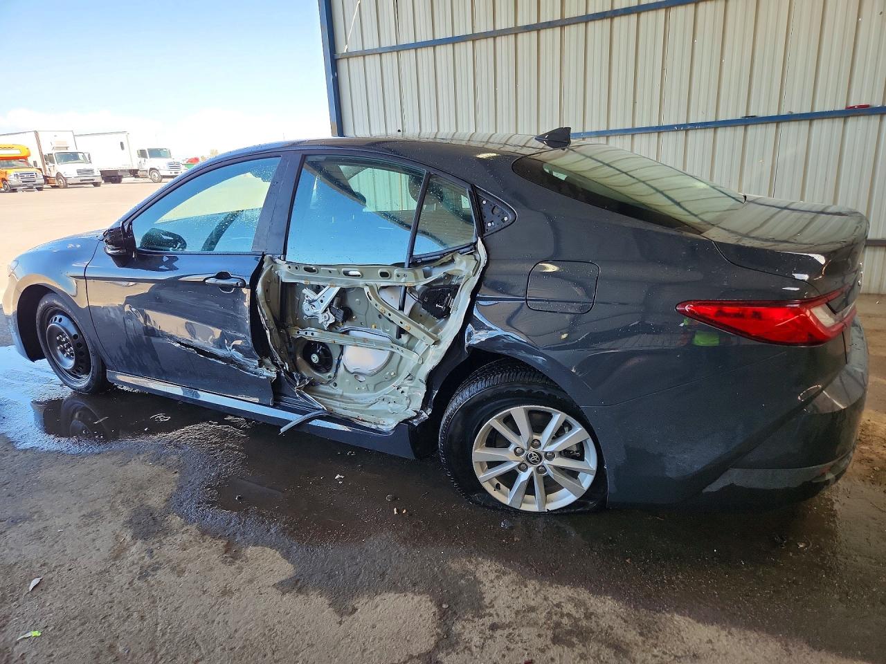 2026 TOYOTA CAMRY LE — снимка 2