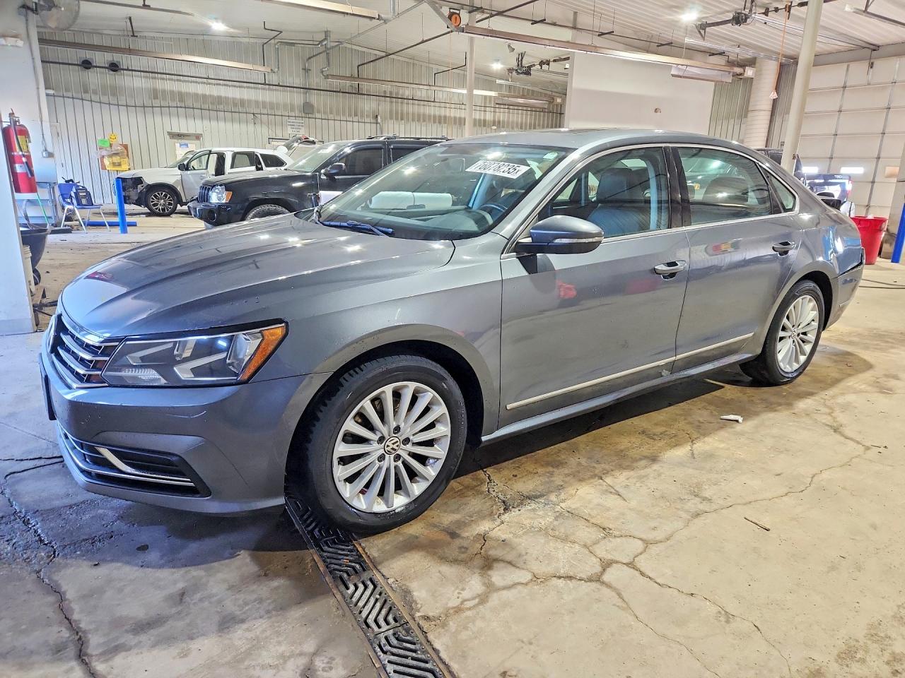 2016 VOLKSWAGEN PASSAT SE