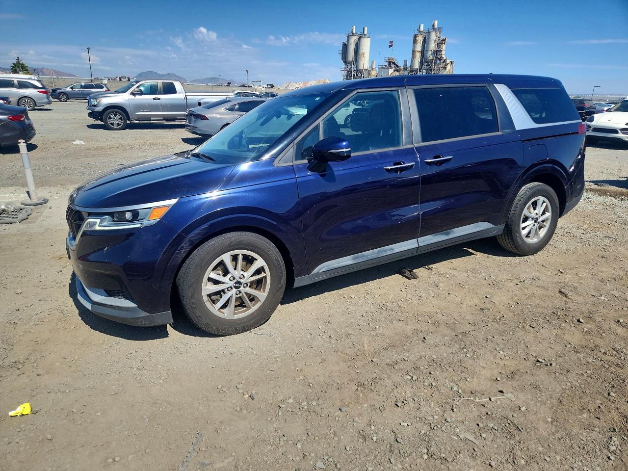 2022 KIA CARNIVAL LX