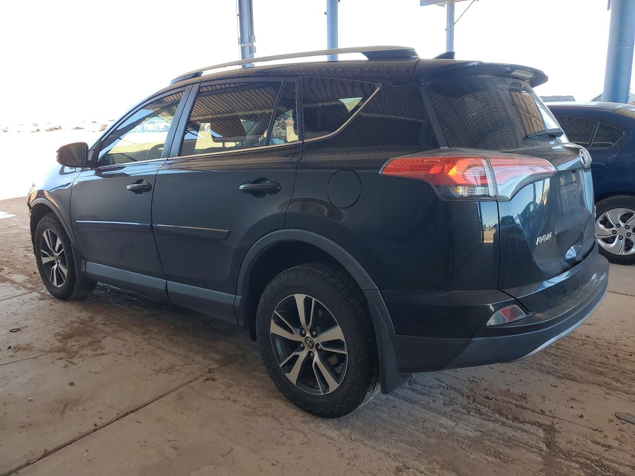 2017 TOYOTA RAV4 XLE — снимка 2