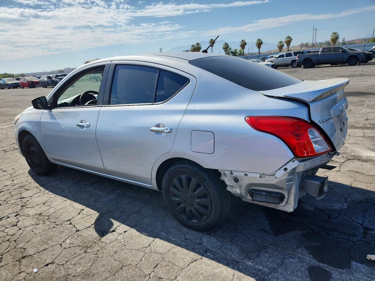 2015 NISSAN VERSA 1.6 SV — снимка 2