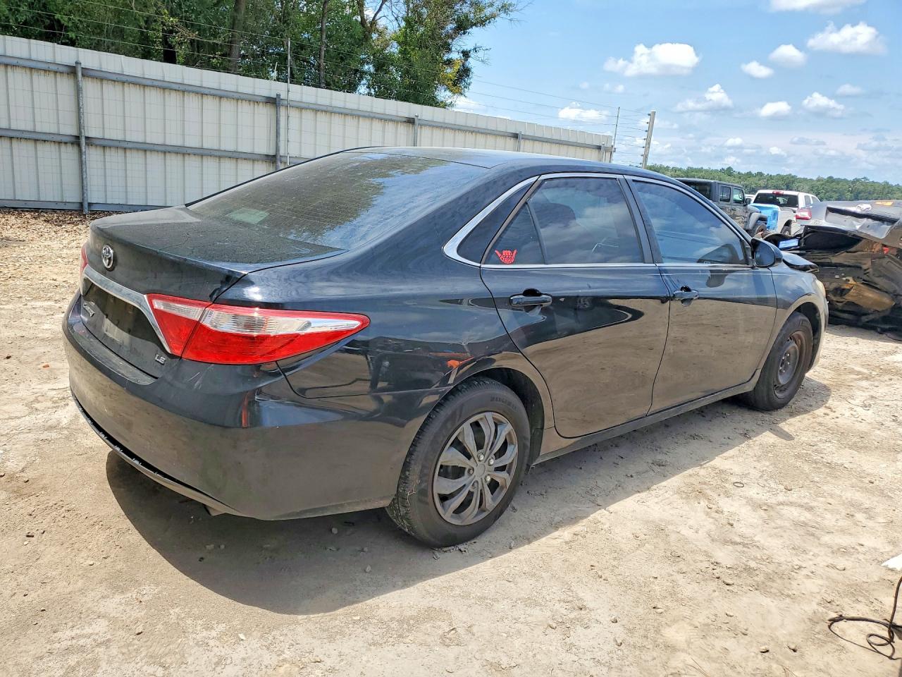 2015 TOYOTA CAMRY LE — снимка 3