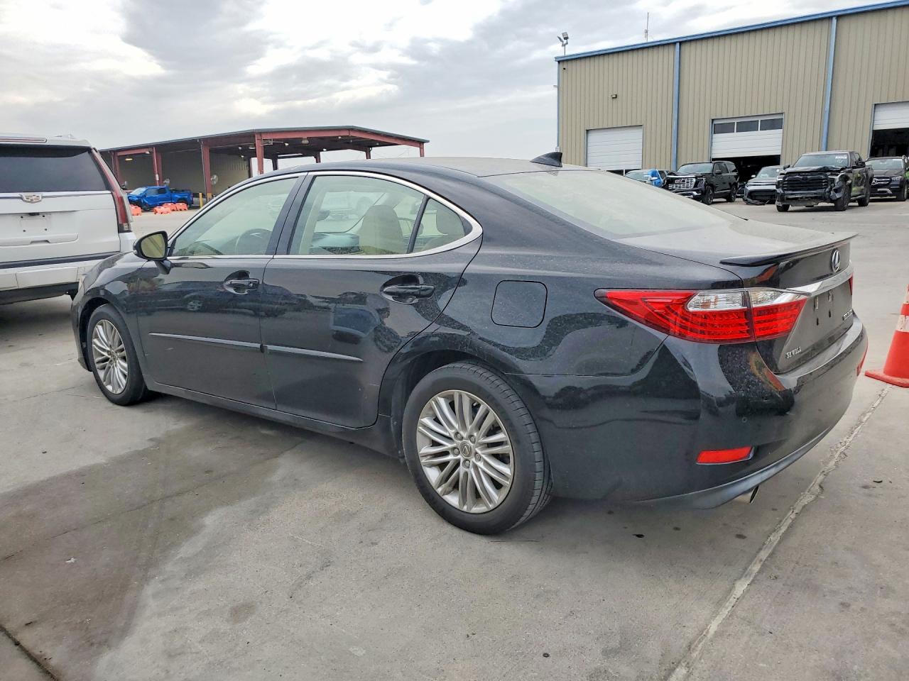 2015 LEXUS ES 350 — снимка 2
