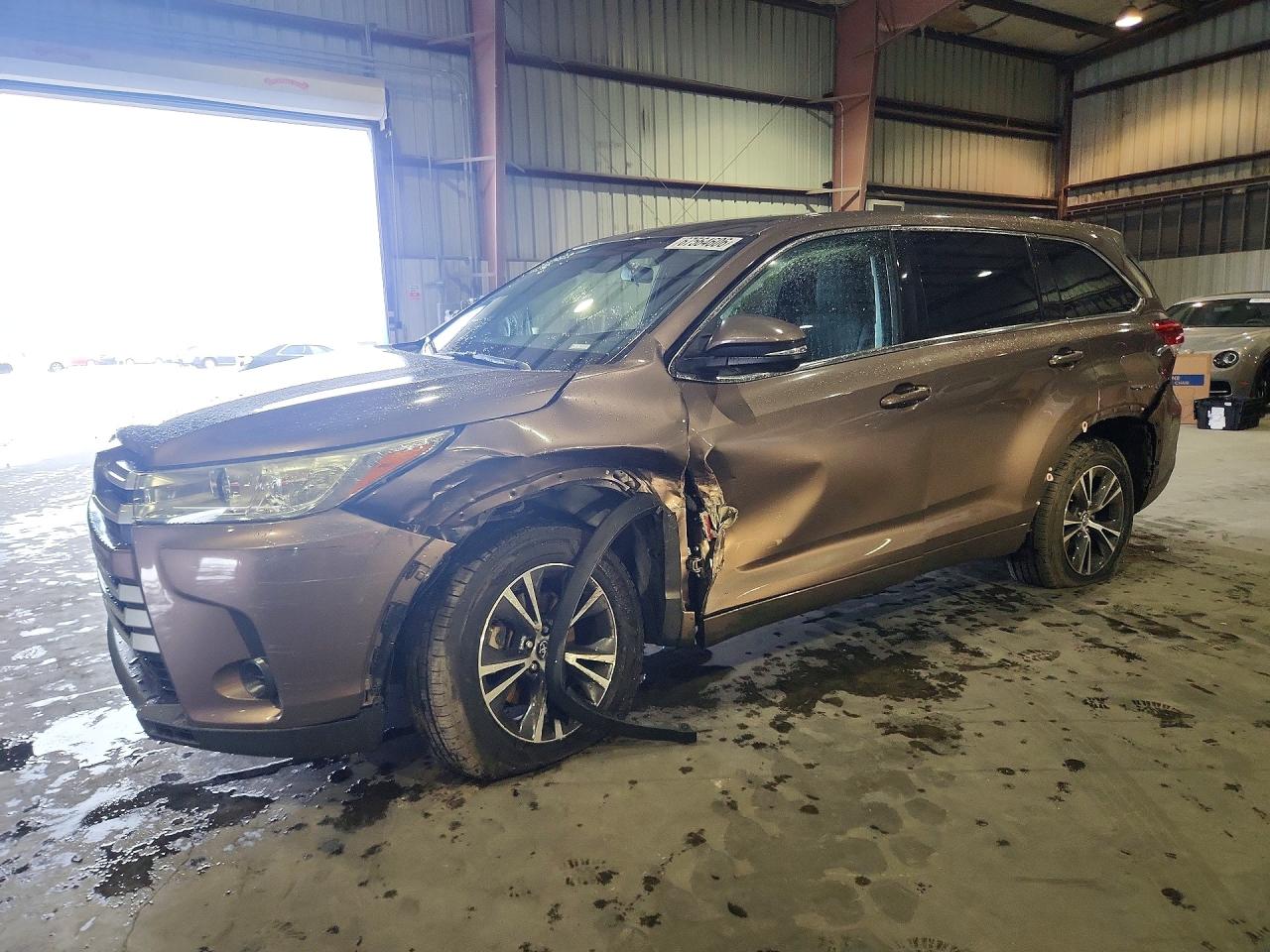 2018 TOYOTA HIGHLANDER LE