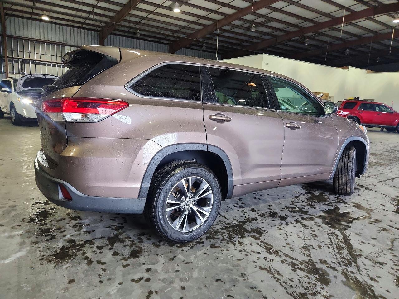 2018 TOYOTA HIGHLANDER LE — снимка 3
