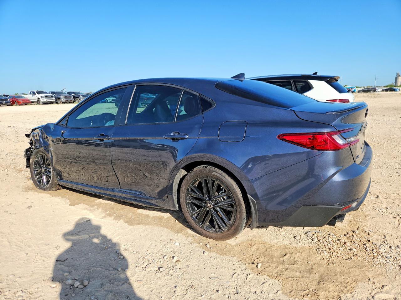 2026 TOYOTA CAMRY SE — снимка 2