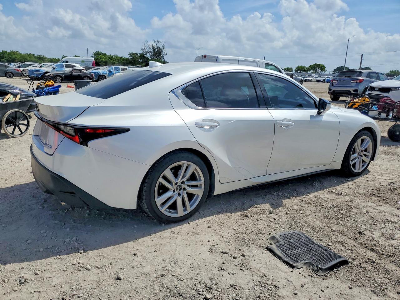 2022 LEXUS IS 300 — снимка 3