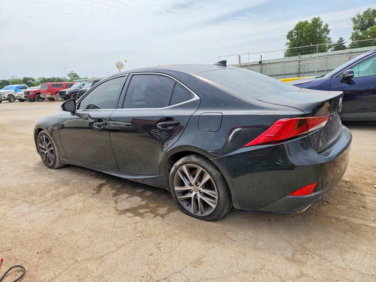 2018 LEXUS IS 300 — снимка 2