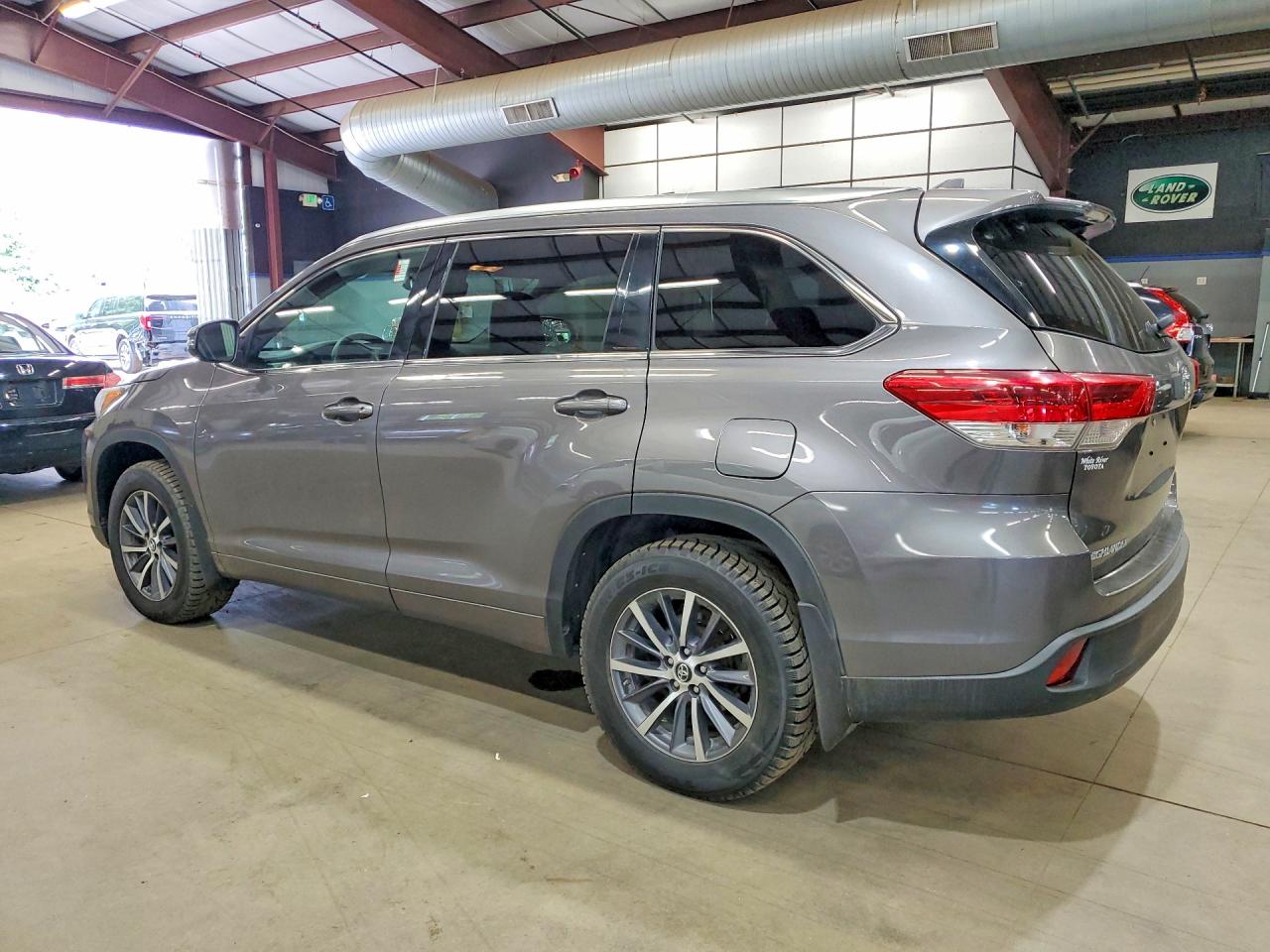 2017 TOYOTA HIGHLANDER XLE — снимка 2