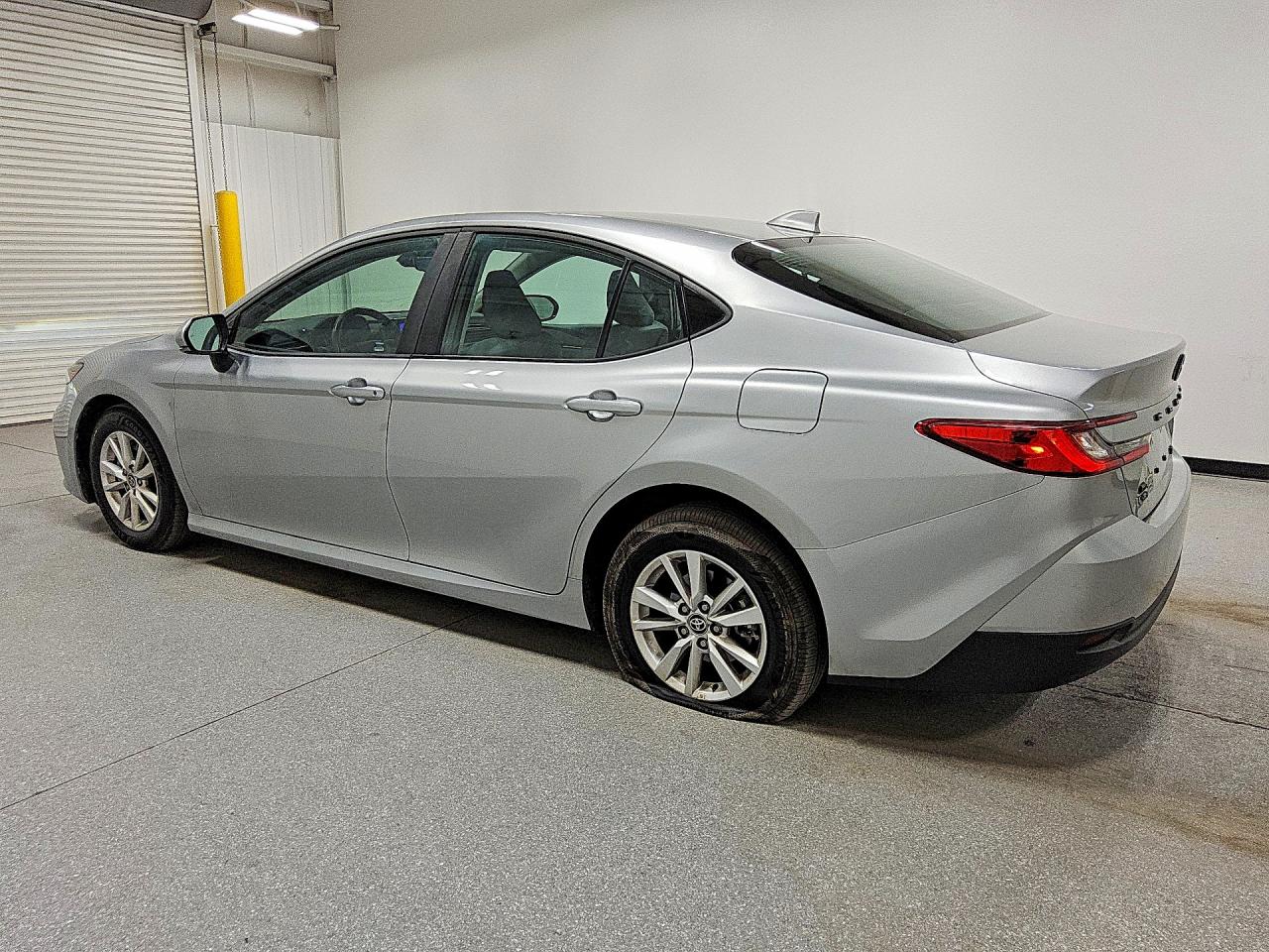 2026 TOYOTA CAMRY LE — снимка 2