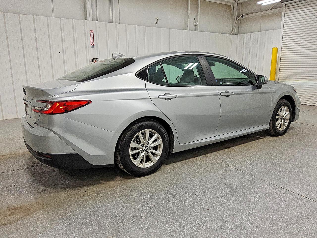 2026 TOYOTA CAMRY LE — снимка 3