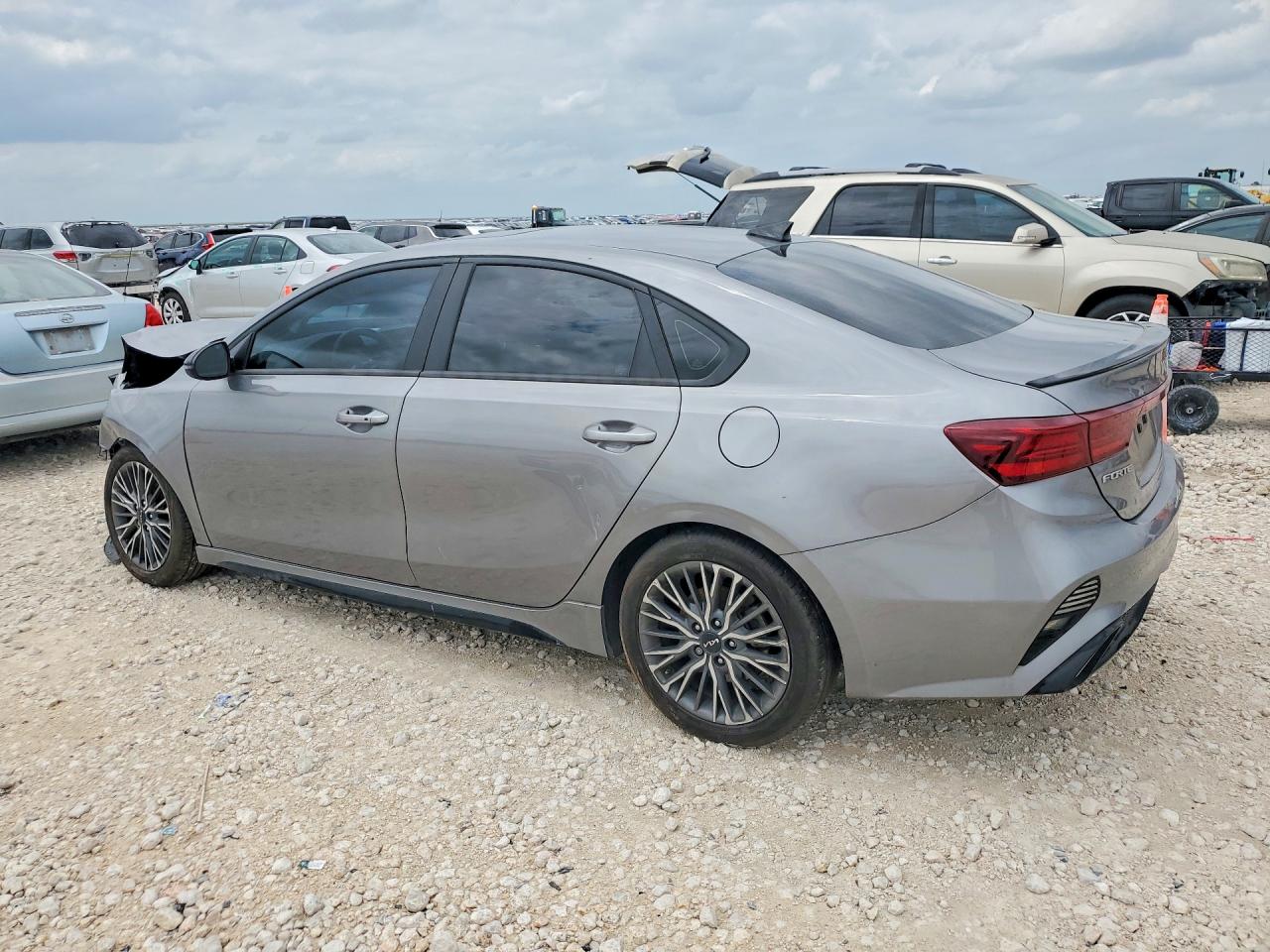 2023 KIA FORTE GT LINE — снимка 2