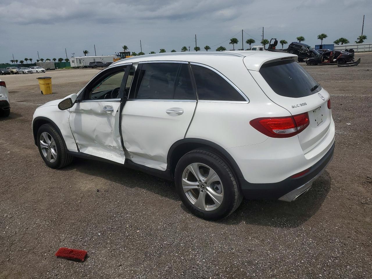 2017 MERCEDES-BENZ GLC 300 4MATIC — снимка 2