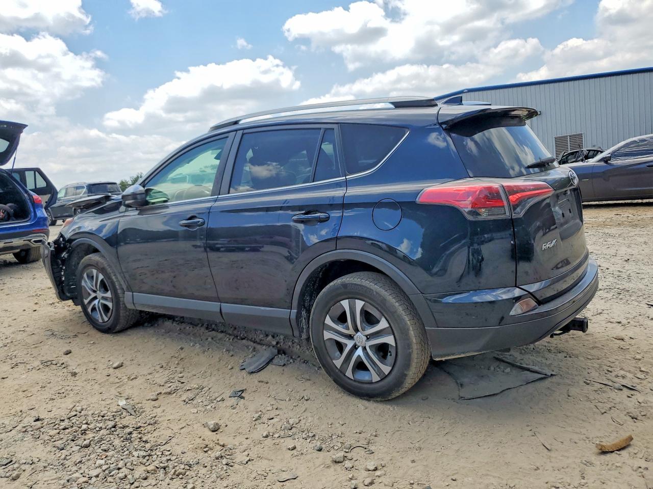 2017 TOYOTA RAV4 LE — снимка 2