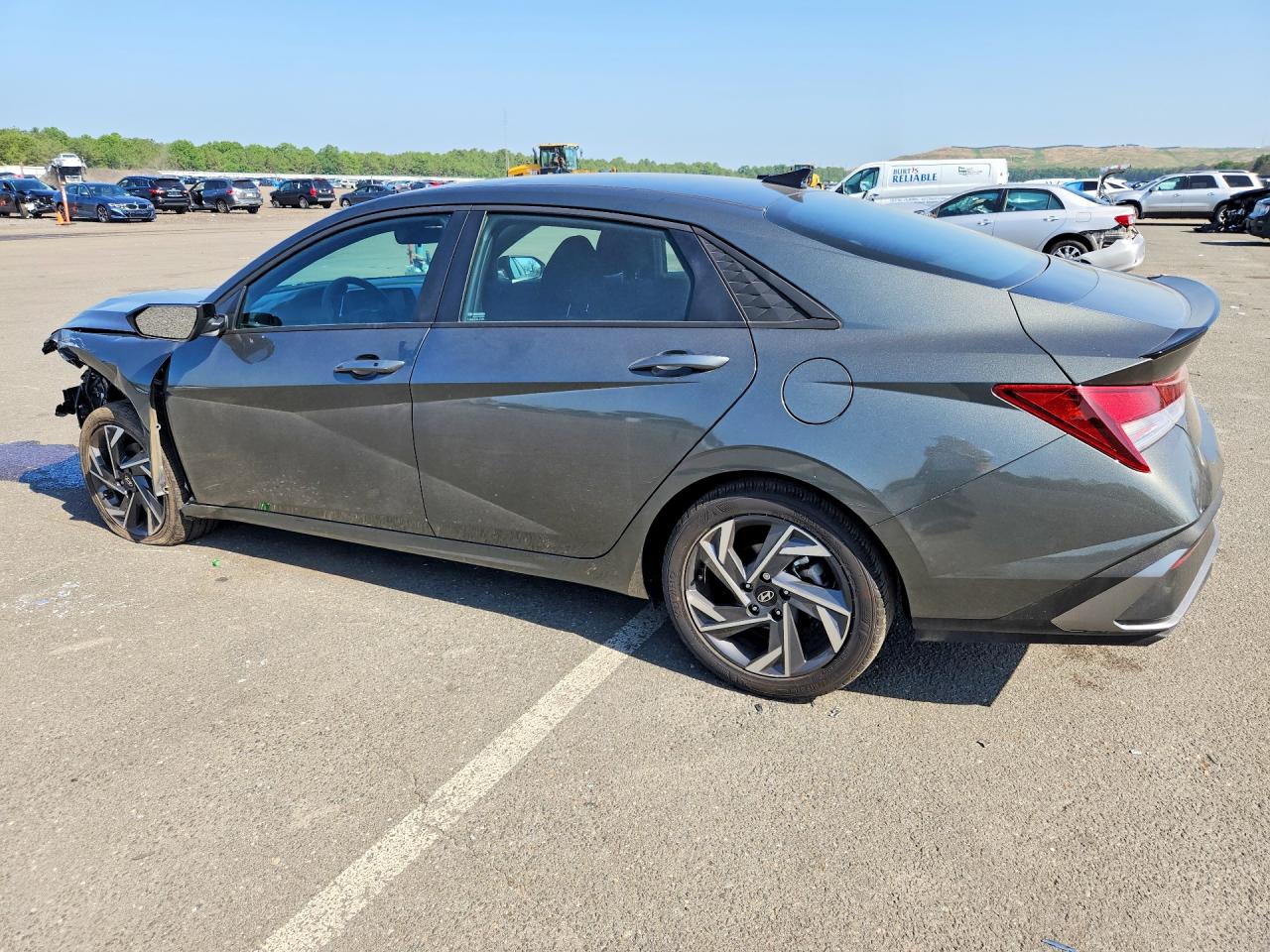 2025 HYUNDAI ELANTRA SEL SPORT — снимка 2