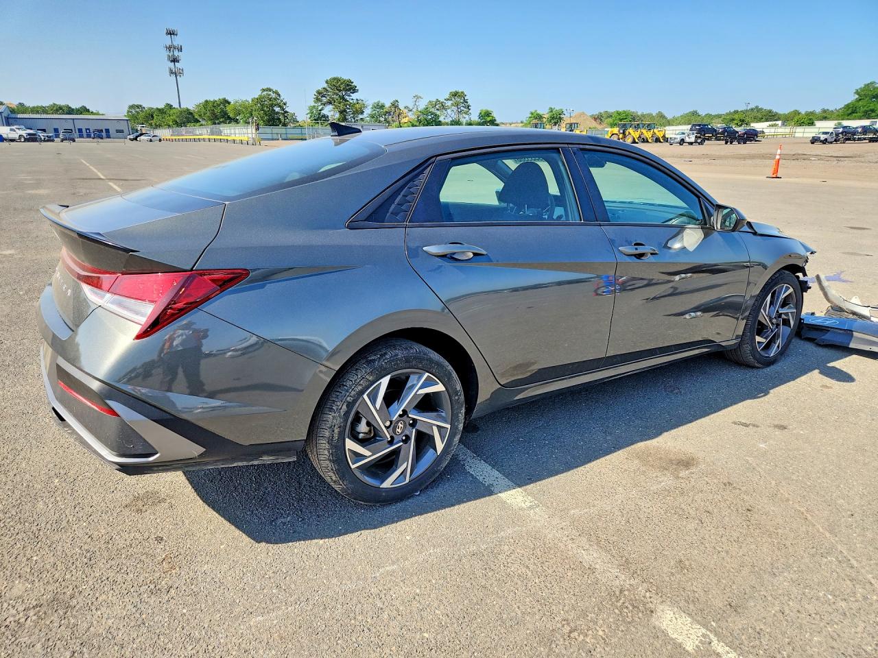 2025 HYUNDAI ELANTRA SEL SPORT — снимка 3