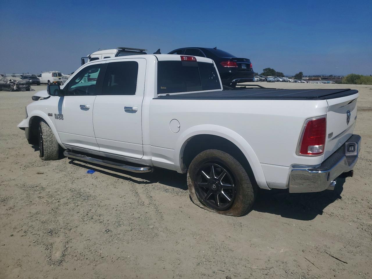 2017 RAM 1500 LARAMIE — снимка 2