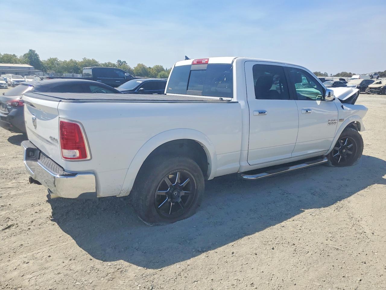 2017 RAM 1500 LARAMIE — снимка 3