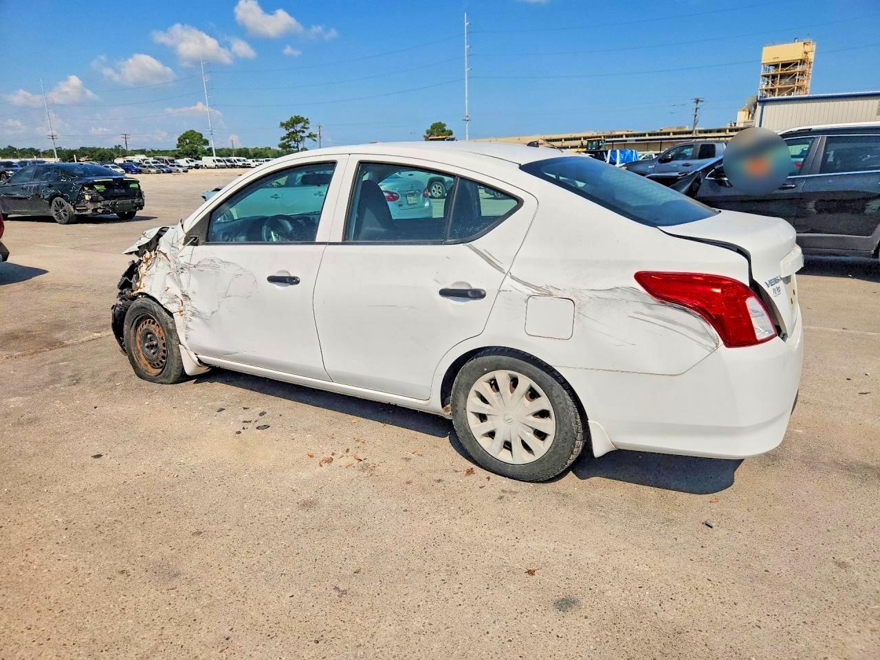 2015 NISSAN VERSA 1.6 S — снимка 2