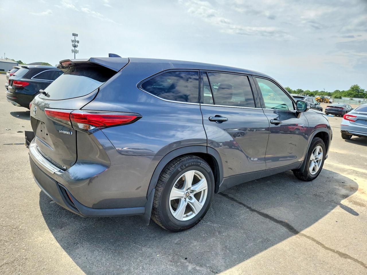 2021 TOYOTA HIGHLANDER HYBRID LE — снимка 3