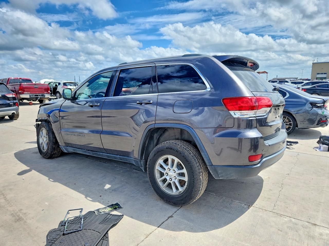 2019 JEEP GRAND CHEROKEE LAREDO — снимка 2