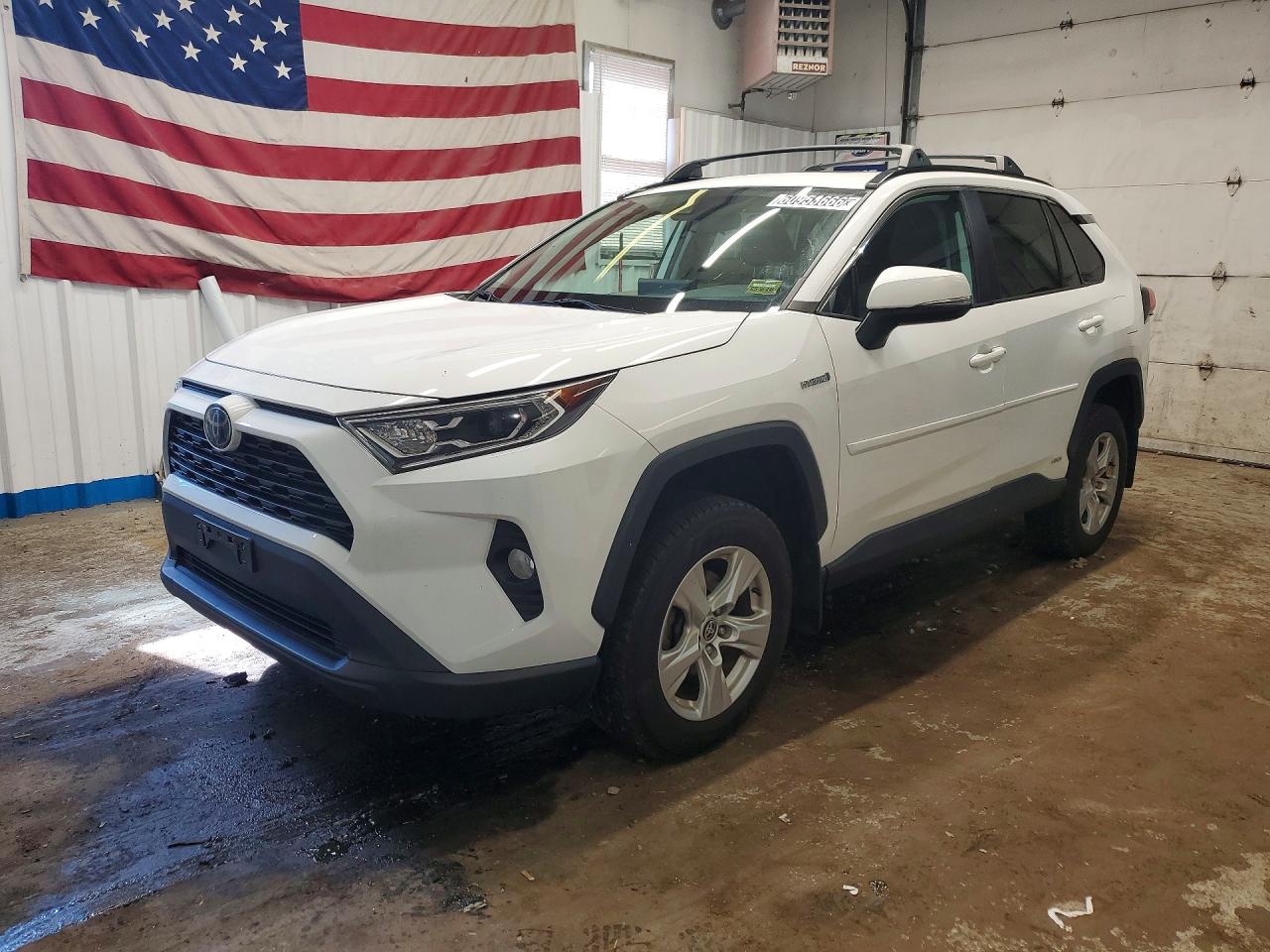 2021 TOYOTA RAV4 XLE