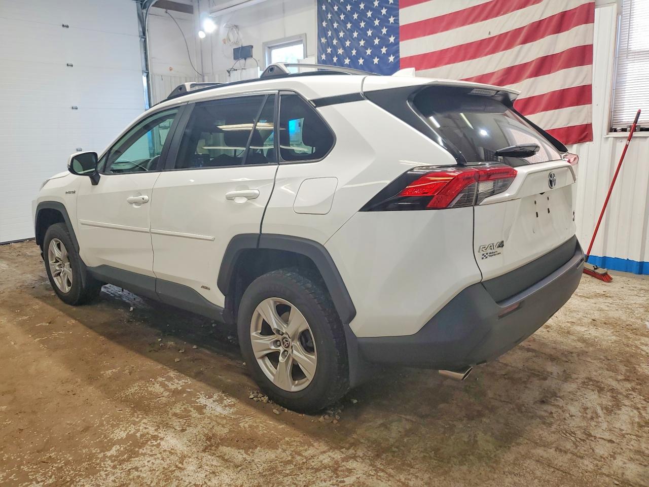 2021 TOYOTA RAV4 XLE — снимка 2