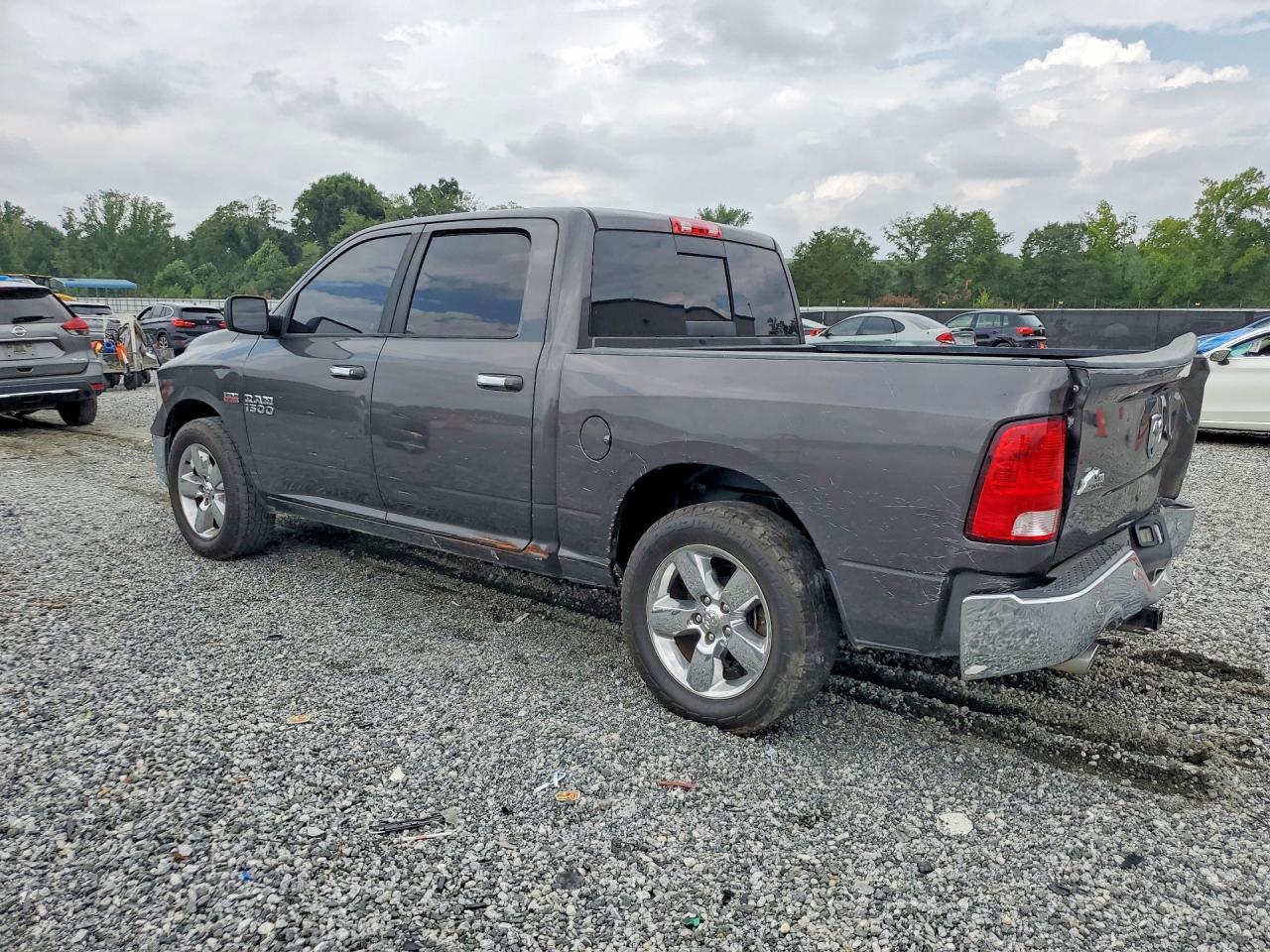 2017 RAM 1500 SLT — снимка 2