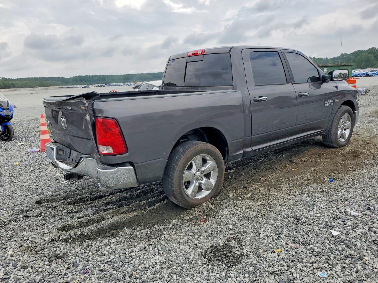 2017 RAM 1500 SLT — снимка 3