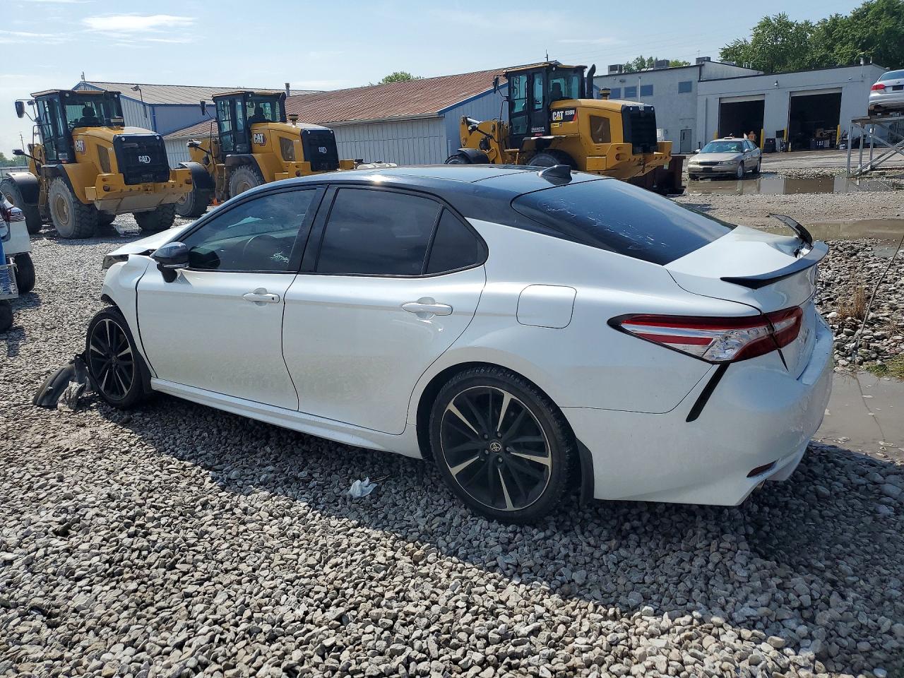 2020 TOYOTA CAMRY XSE V6 — снимка 2
