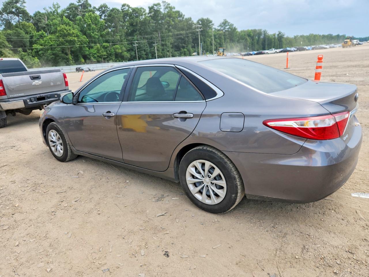 2017 TOYOTA CAMRY LE — снимка 2