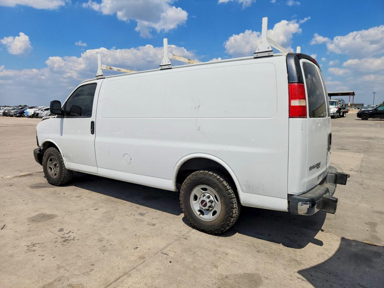 2016 GMC SAVANA G2500 — снимка 2