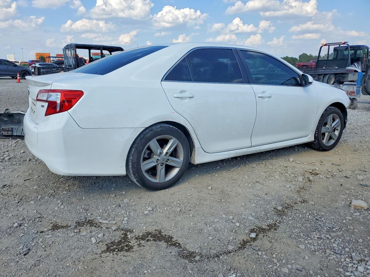 2026 TOYOTA CAMRY SE — снимка 3
