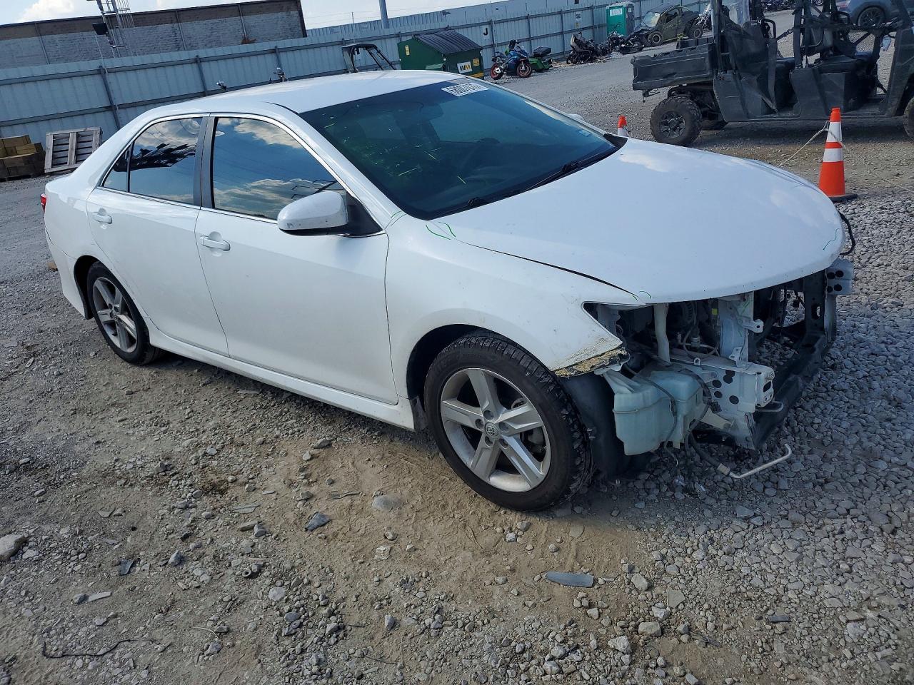 2026 TOYOTA CAMRY SE — снимка 4